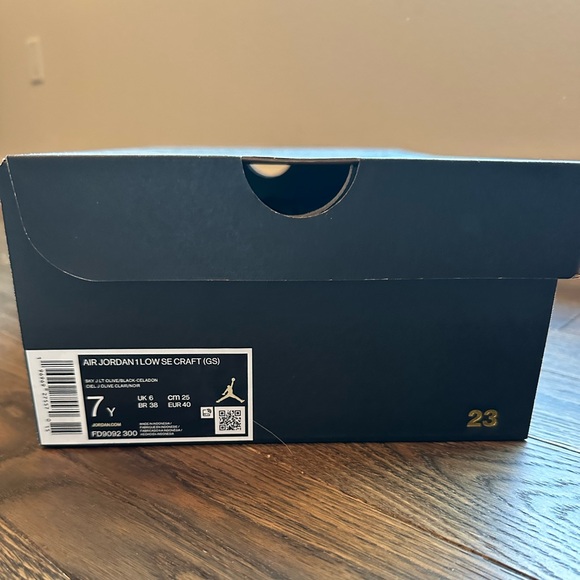 Nike Air Jordan - Picture 5 of 5